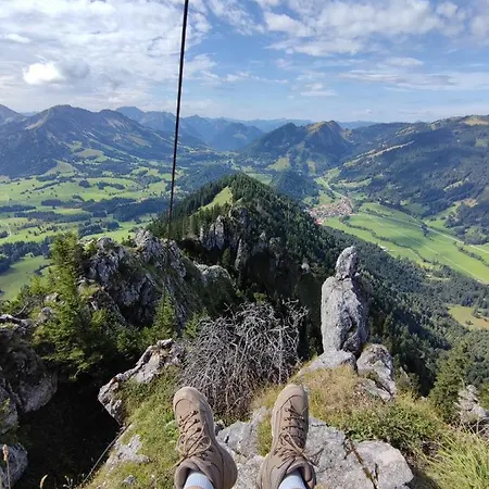 Zum Hüttenklaus - 12 Personen Gruppenunterkunft in den Bergen mit eigenem Badezuber Bad Hindelang Exterior foto