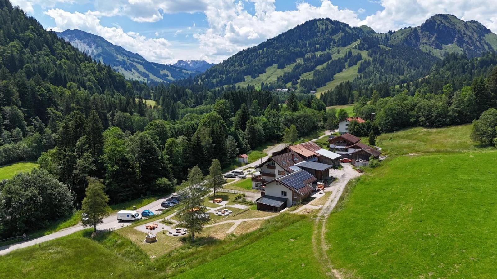 Zum Hüttenklaus - 12 Personen Gruppenunterkunft In Den Bergen Mit Eigenem Badezuber
