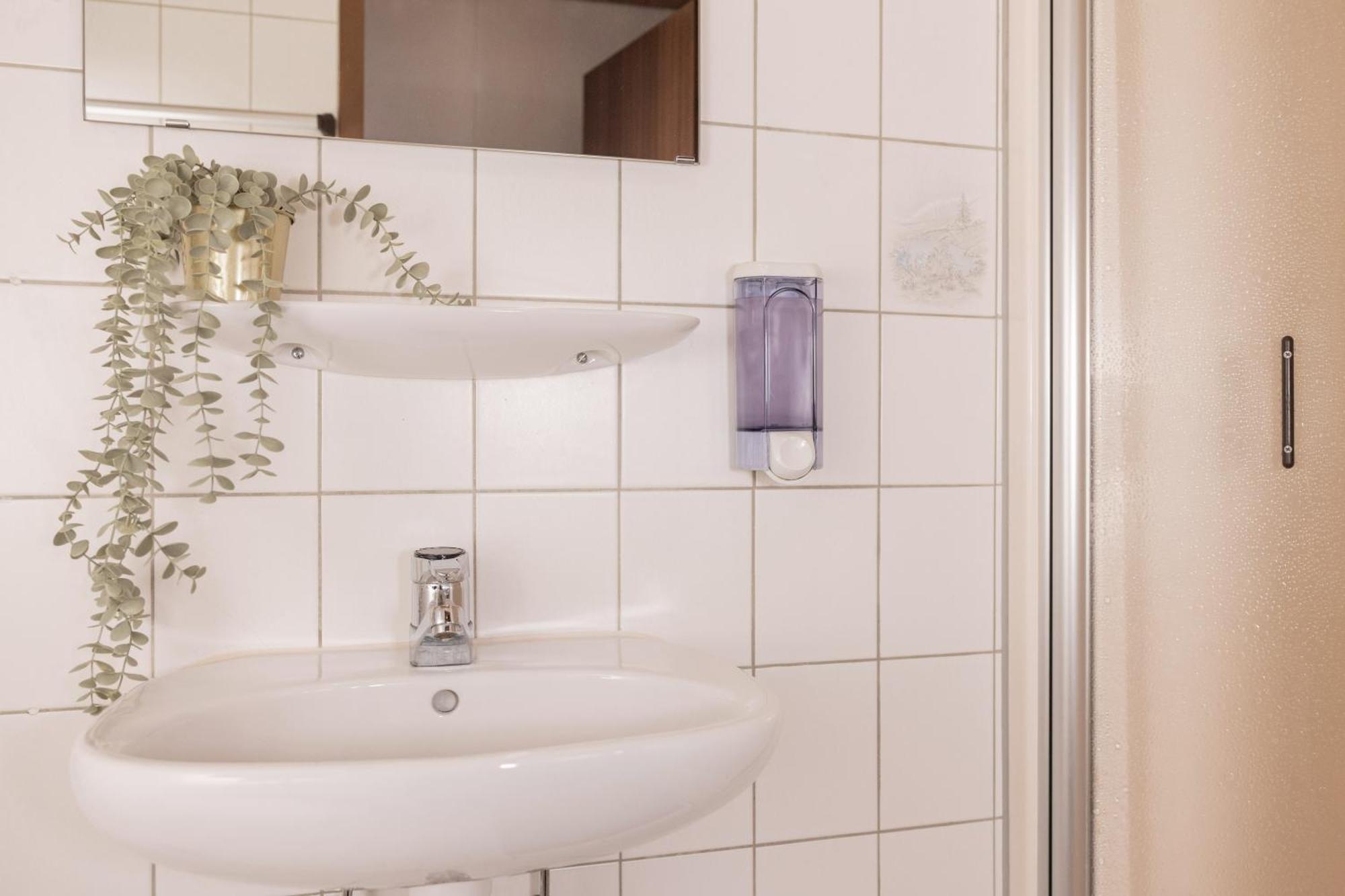Ferienhaus Zum Hüttenklaus - 12 Personen Gruppenunterkunft In Den Bergen Mit Eigenem Badezuber *
