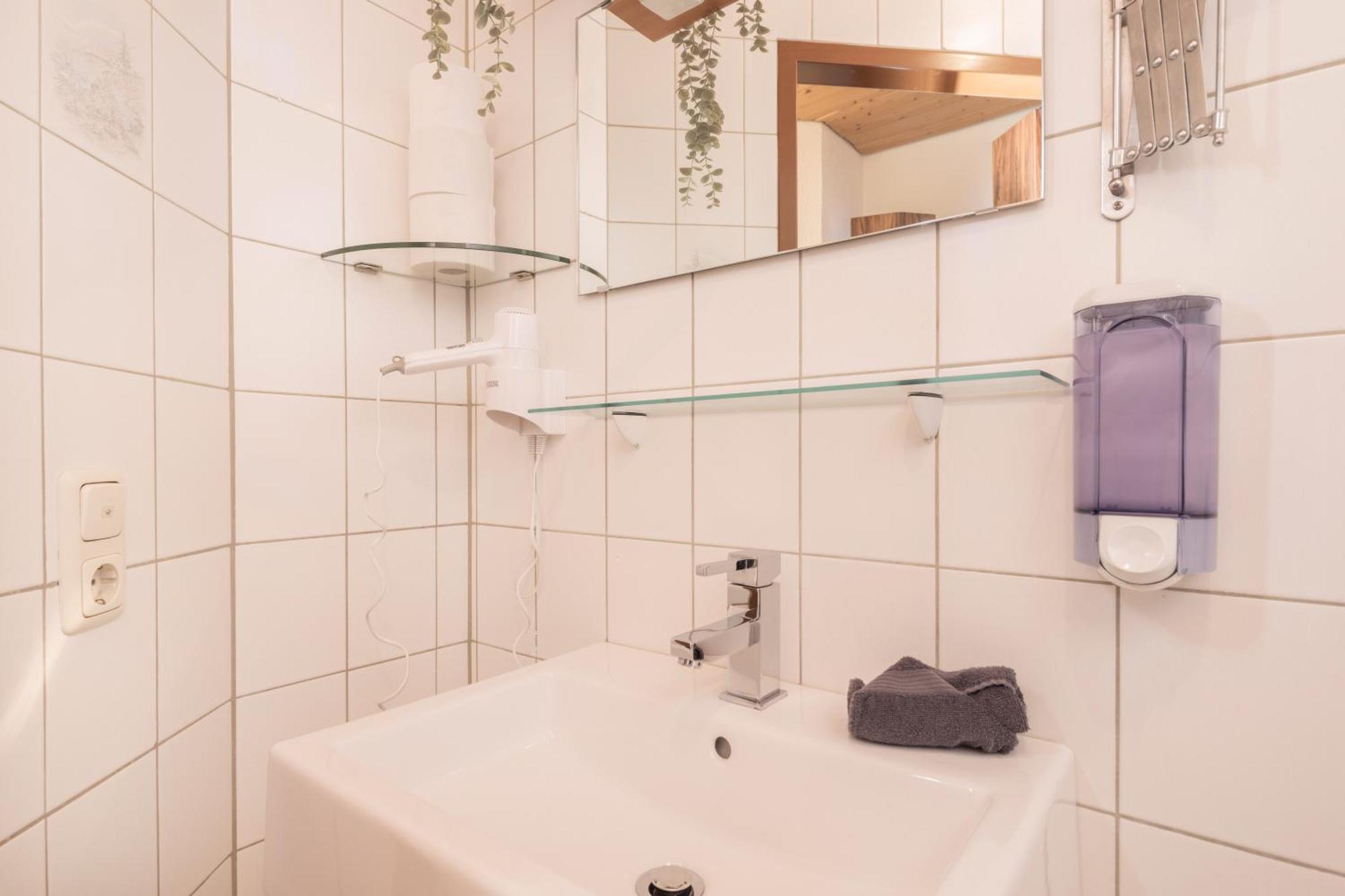 Zum Hüttenklaus - 12 Personen Gruppenunterkunft In Den Bergen Mit Eigenem Badezuber Ferienhaus Bad Hindelang